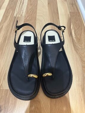 Dolce Vita Black Leather T-Strap Sandals with Gold Toe Ring
